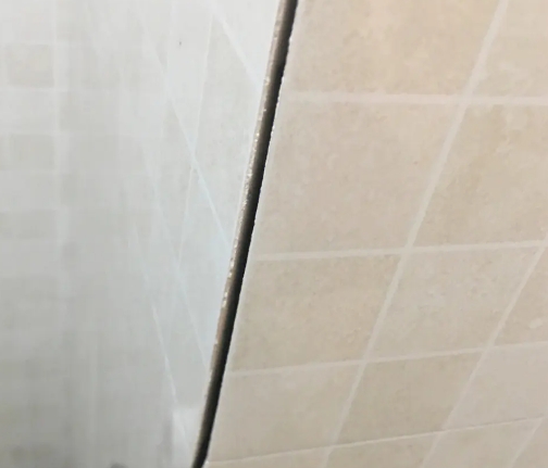 娄星瓷砖空鼓维修公司分享阳台瓷砖脱落的修复过程可以分为以下几个步骤