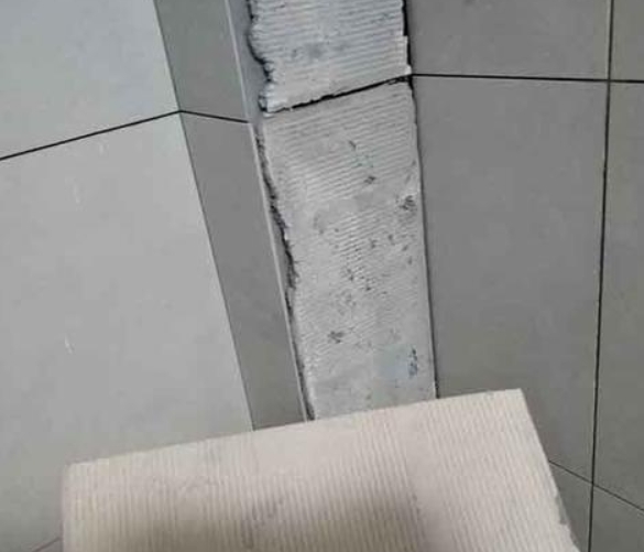 娄星瓷砖空鼓维修公司分享下厨房瓷砖脱落的补救措施。